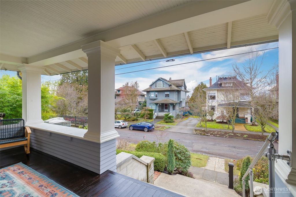 Photo of 922 12th Avenue E, Seattle, WA 98102 (MLS # 2333737)