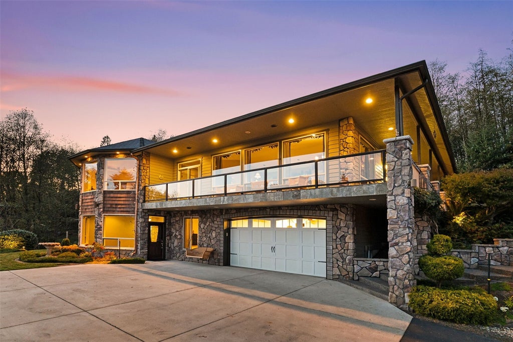 Photo of 220 lazy Road, Longview, WA 98632 (MLS # 2599982)