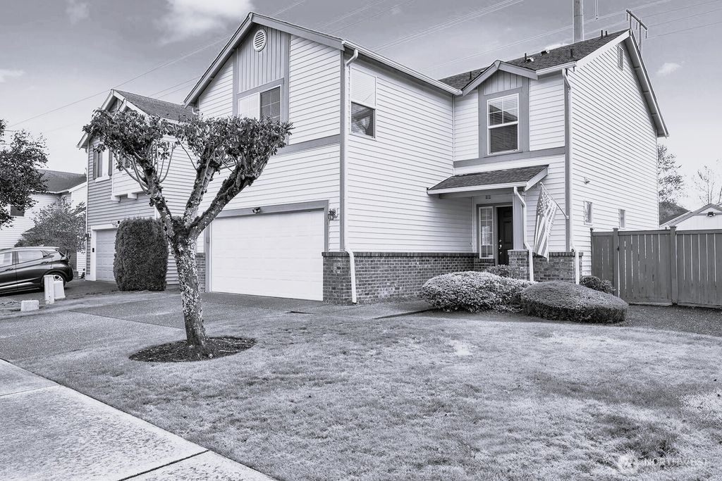 Photo of 166 Glennwood Place SE, Renton, WA 98056 (MLS # 2458194)