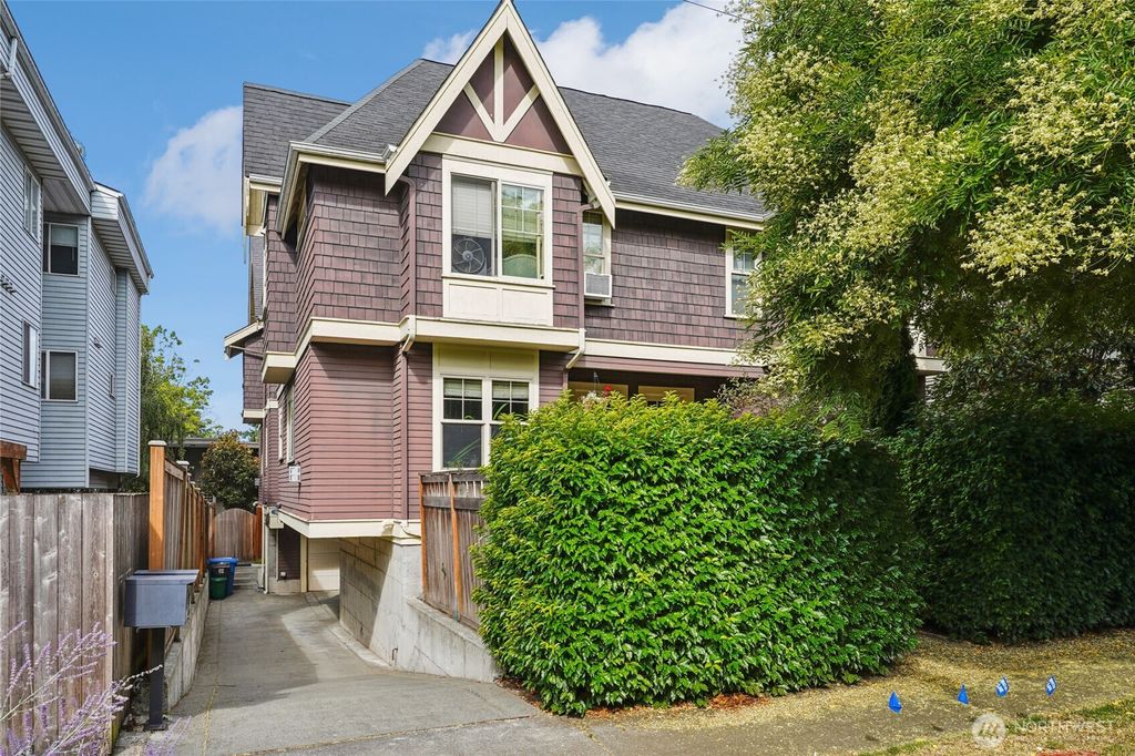 Photo of 527 11th Avenue E #B, Seattle, WA 98102 (MLS # 2422559)