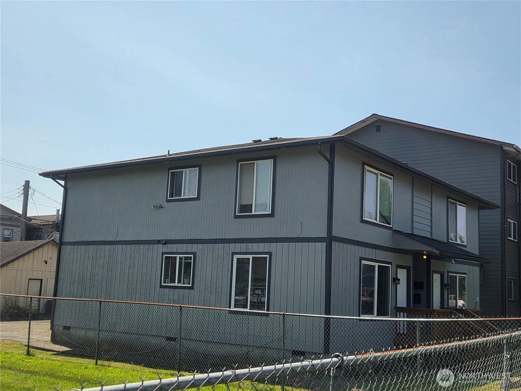 Photo of 309 E 2nd ST, Aberdeen, WA 98520 (MLS # 2554246)