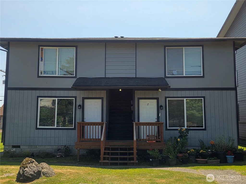 Photo of 309 E 2nd ST, Aberdeen, WA 98520 (MLS # 2554246)