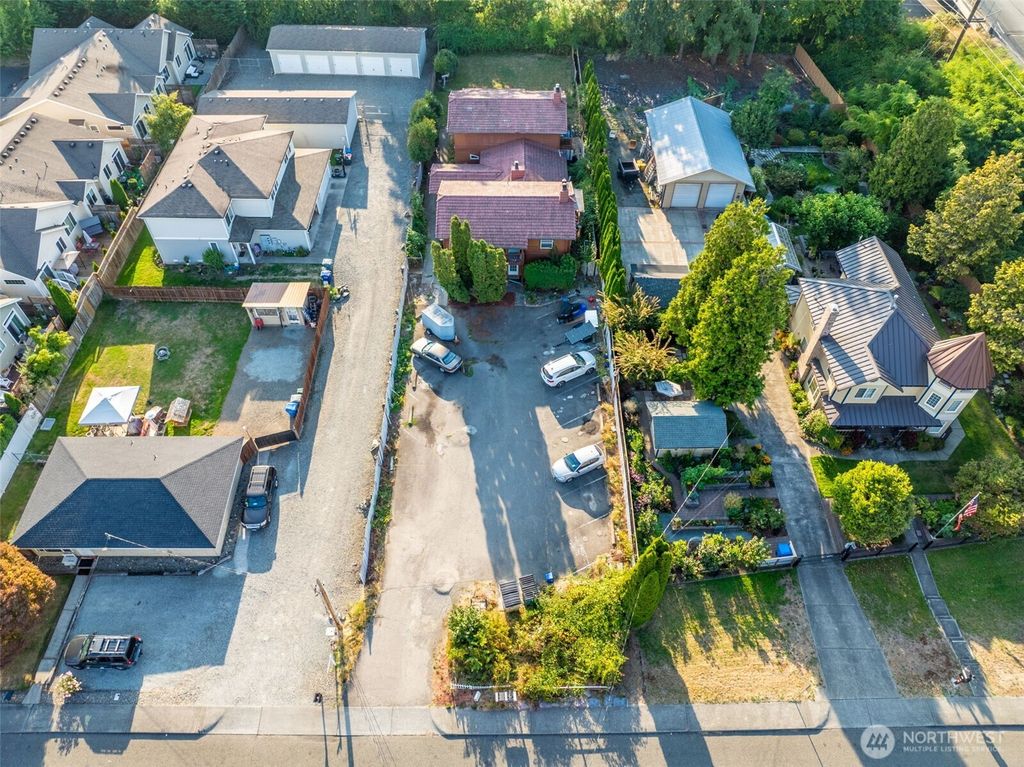 Photo of 718 10th Street SE, Puyallup, WA 98372 (MLS # 2460255)