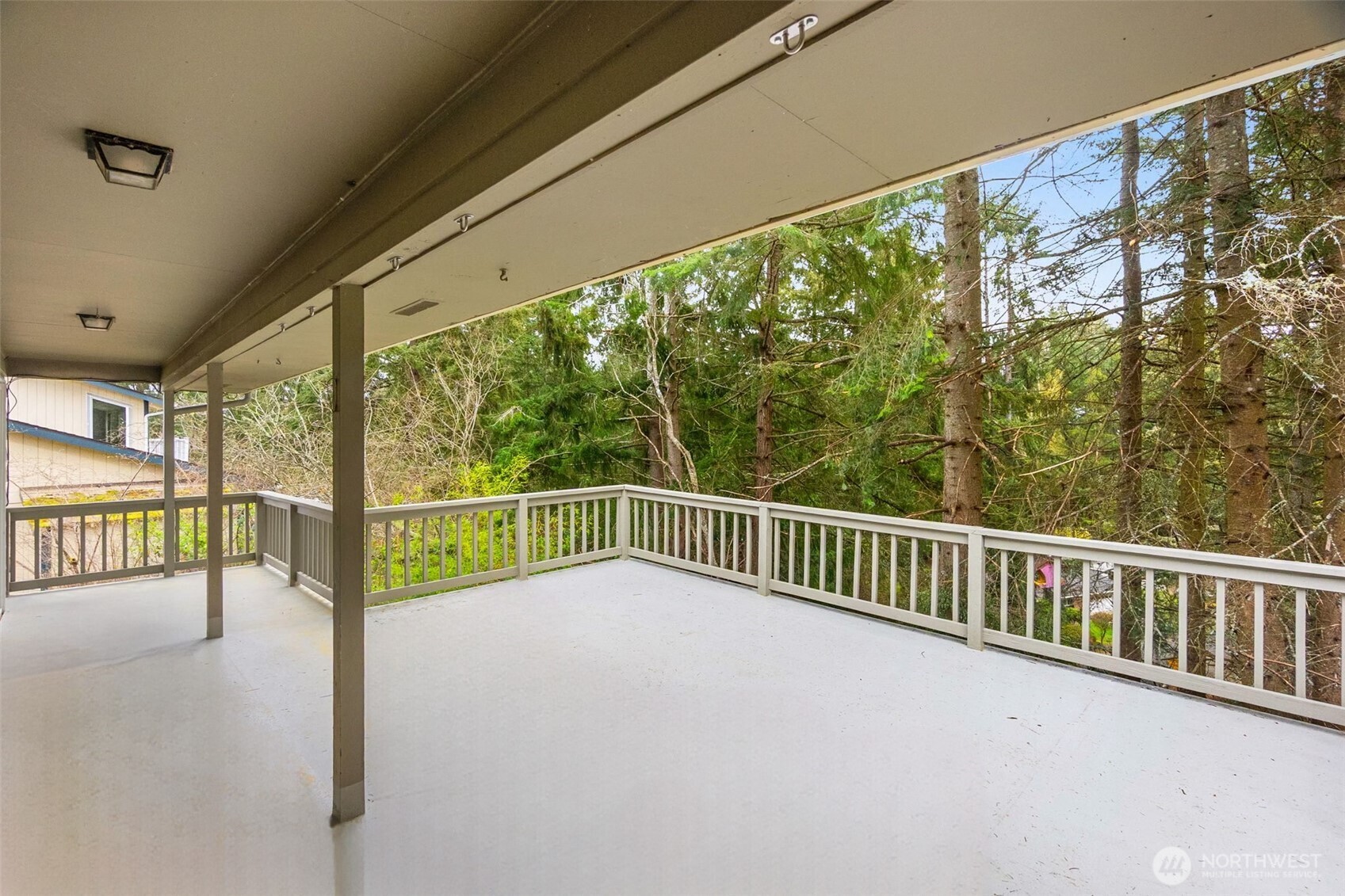 9009 Ridgeview Circle W