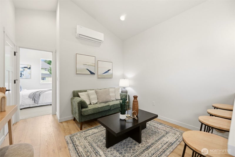 2018 Oakes Avenue C