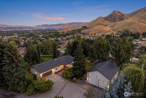 Photo of 504 Day Road, Wenatchee, WA 98801 (MLS # 2487128)