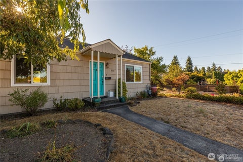 Photo of 8601 36th Avenue SW, Seattle, WA 98126 (MLS # 2535907)