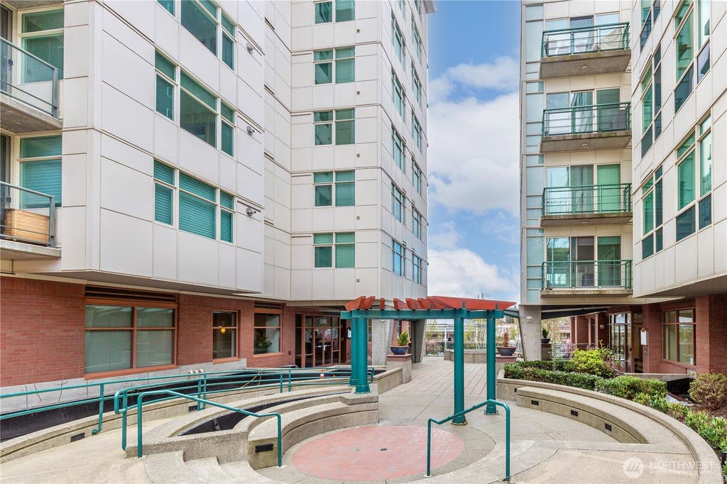 Photo of 1188 106th Avenue NE #324, Bellevue, WA 98004 (MLS # 2571163)