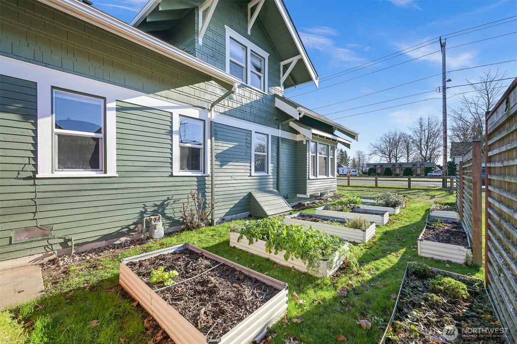 Photo of 1006 Grover Street, Lynden, WA 98264 (MLS # 2465686)