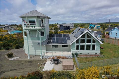 1412 Storm King Avenue Ocean Shores WA 98569