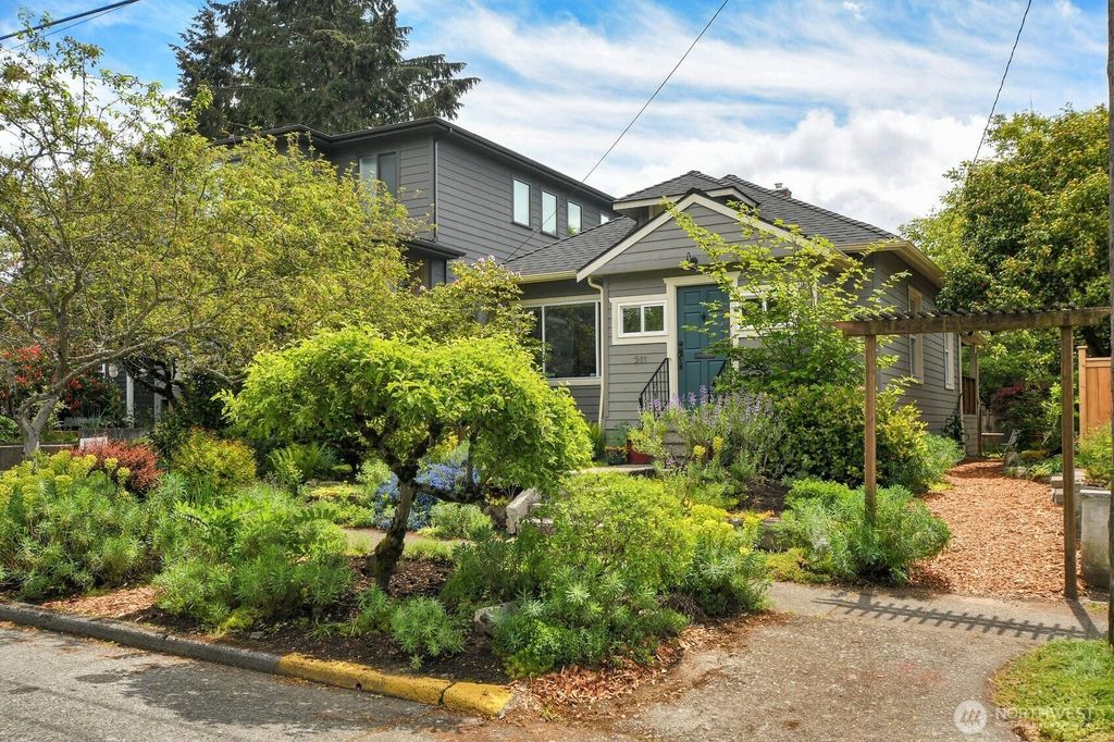 Photo of 511 N 82nd Street, Seattle, WA 98103 (MLS # 2523415)
