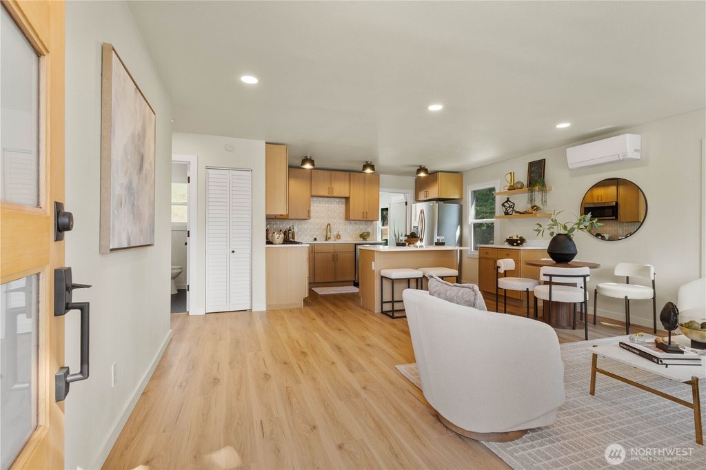 Photo of 216 SW 131st Street, Burien, WA 98146 (MLS # 2438119)