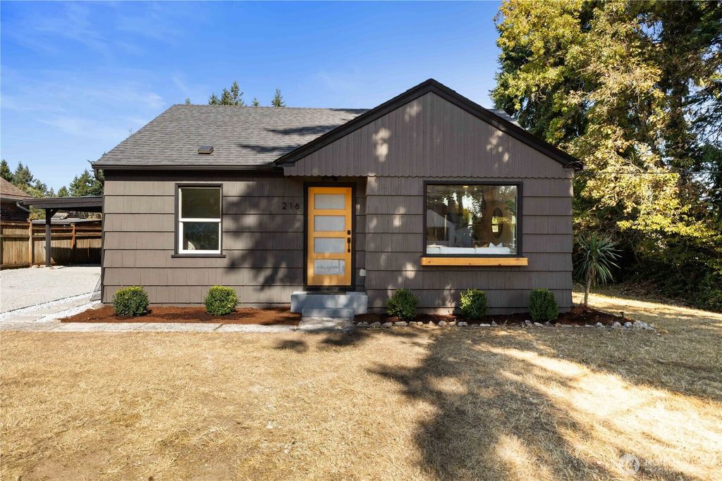 Photo of 216 SW 131st Street, Burien, WA 98146 (MLS # 2438119)