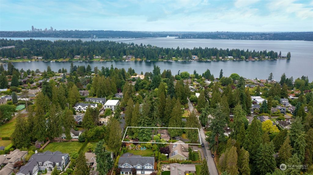 Photo of 9415 NE 40th Street, Yarrow Point, WA 98004 (MLS # 2169864)