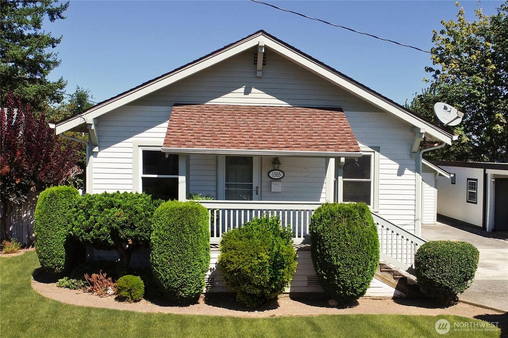 Photo of 1565 Sorenson Avenue, Enumclaw, WA 98022 (MLS # 2572392)
