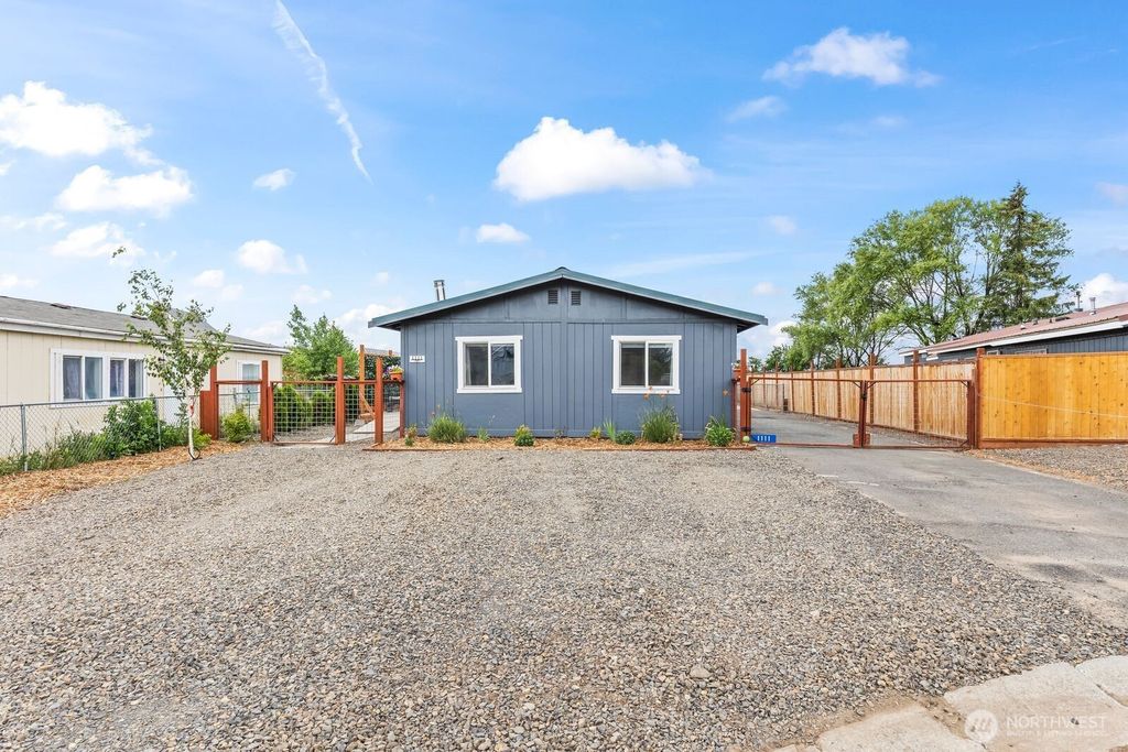 Photo of 1111 Jennie Circle, Kittitas, WA 98934 (MLS # 2478633)