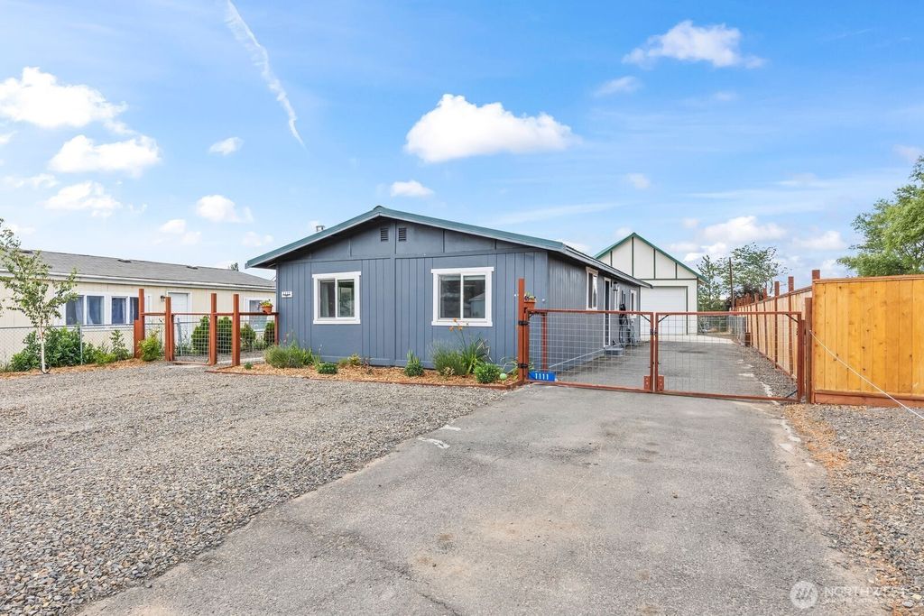 Photo of 1111 Jennie Circle, Kittitas, WA 98934 (MLS # 2478633)