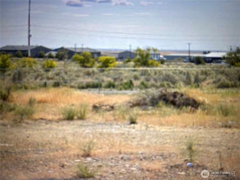 Photo of 222 Parkside Pl, Ephrata, WA 98823 (MLS # 2496106)