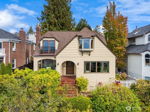 Photo of 2514 43rd Avenue W, Seattle, WA 98199 (MLS # 2587397)