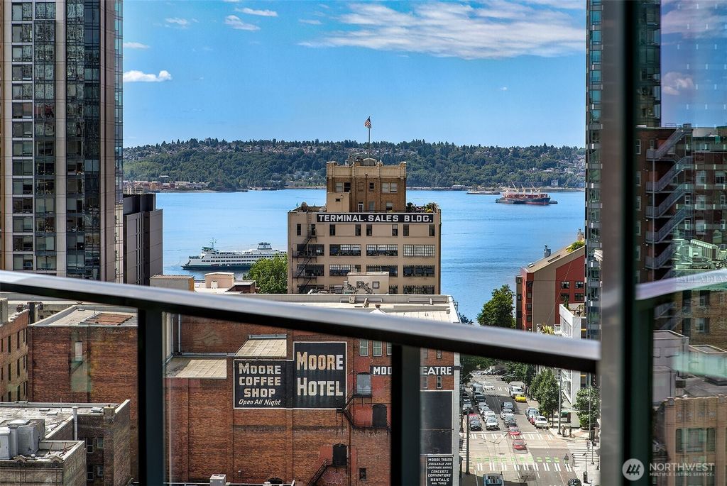 Photo of 1920 4th Avenue #1702, Seattle, WA 98101 (MLS # 2439035)