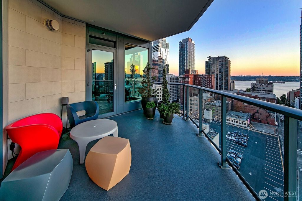 Photo of 1920 4th Avenue #1702, Seattle, WA 98101 (MLS # 2439035)