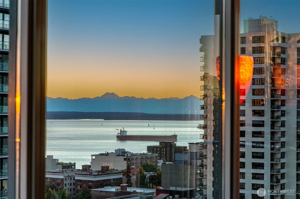 Photo of 1920 4th Avenue #1702, Seattle, WA 98101 (MLS # 2439035)