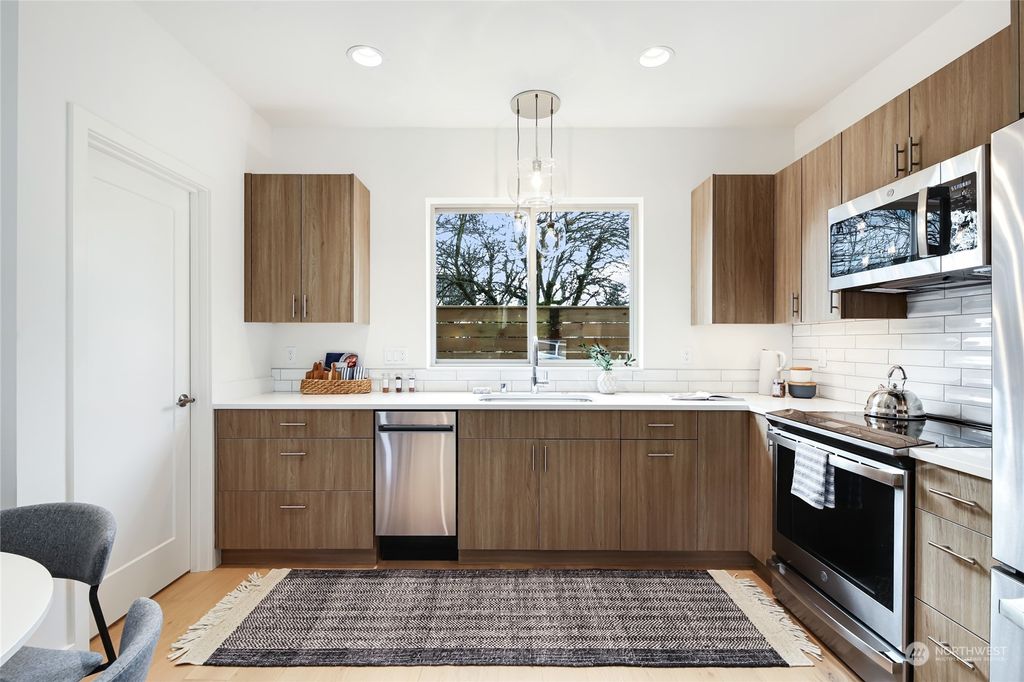 Photo of 567 NE 90th Street, Seattle, WA 98115 (MLS # 2196351)