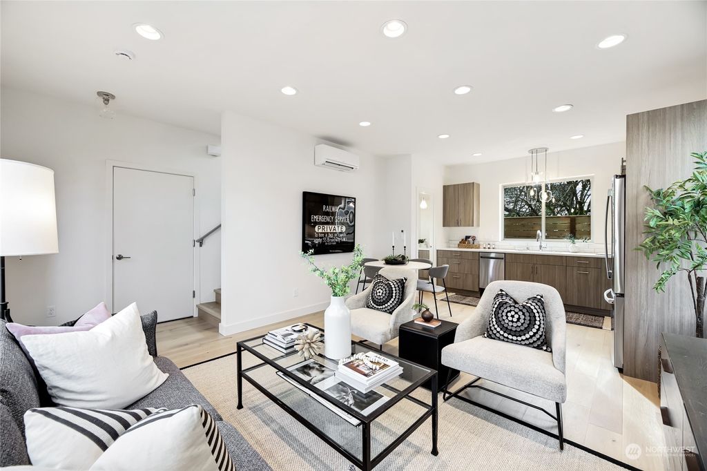 Photo of 567 NE 90th Street, Seattle, WA 98115 (MLS # 2196351)