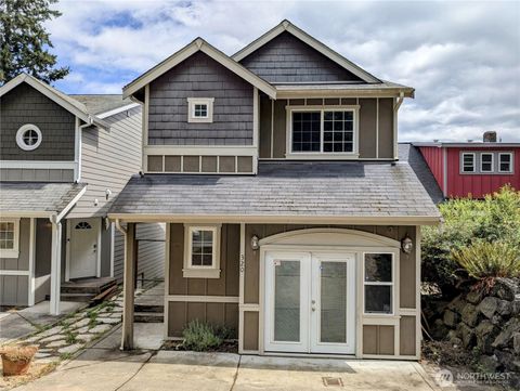 Photo of 320 N Lafayette Avenue, Bremerton, WA 98312 (MLS # 2417010)