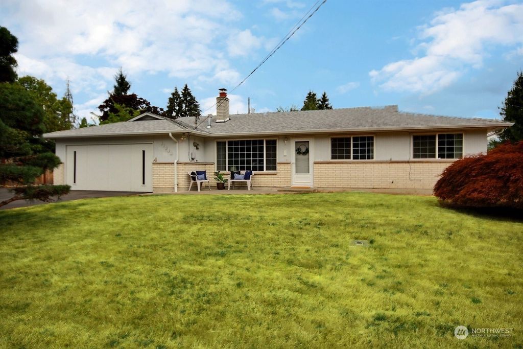 Photo of 11444 SE 180th Place, Renton, WA 98055 (MLS # 2277750)