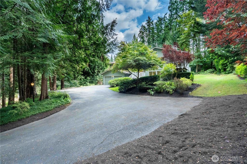 Photo of 21415 SE 16th Place, Sammamish, WA 98075 (MLS # 2554581)