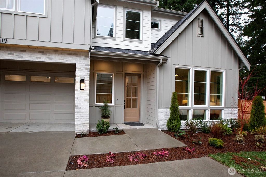 Photo of 12819 NE 65th Lane, Kirkland, WA 98033 (MLS # 2465154)