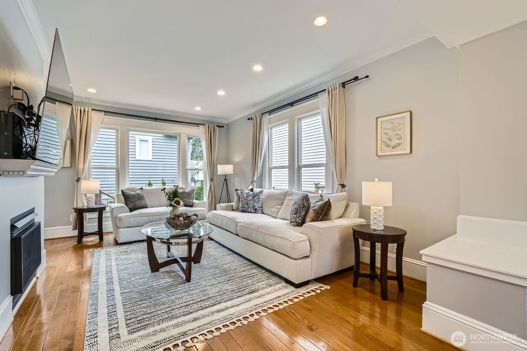 Photo of 1638 21st Ave Ave, Seattle, WA 98122 (MLS # 2334360)