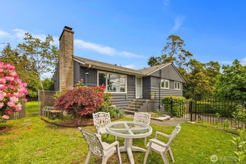 Photo of 826 S 200th Street, Des Moines, WA 98198 (MLS # 2524635)