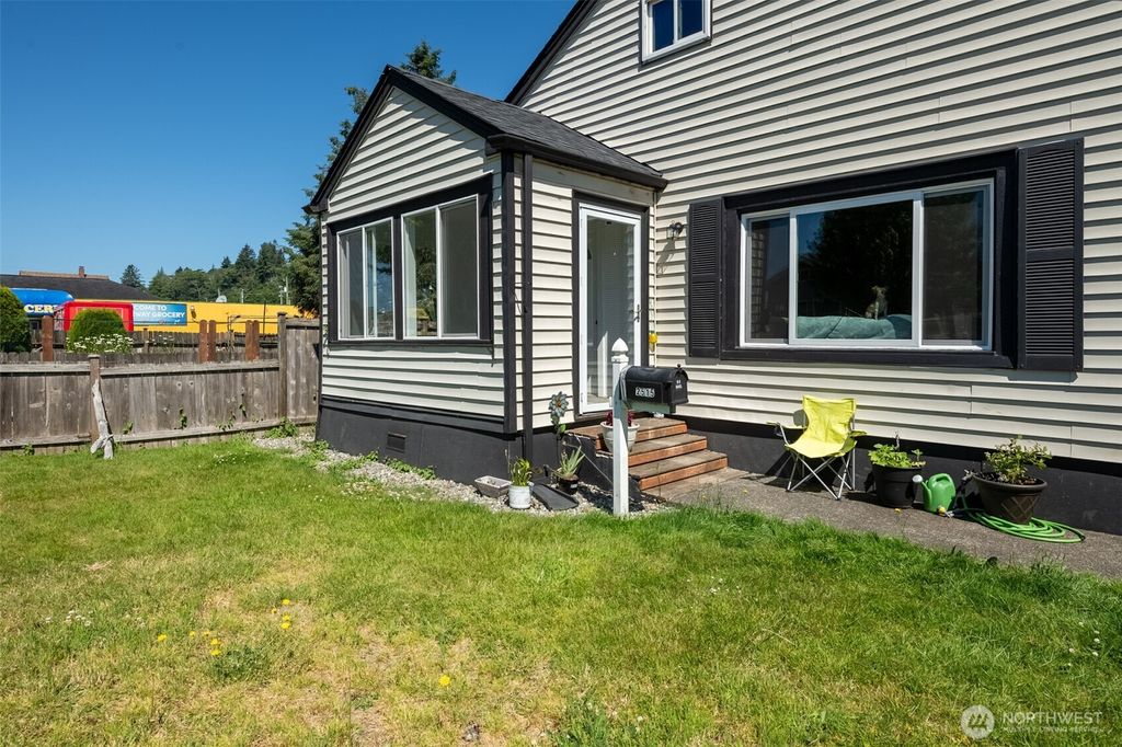 Photo of 2515 Sumner Avenue, Hoquiam, WA 98550 (MLS # 2472074)