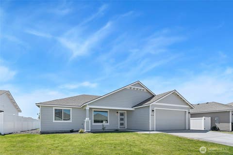 Photo of 4215 W Sandy Court, Moses Lake, WA 98837 (MLS # 2542156)