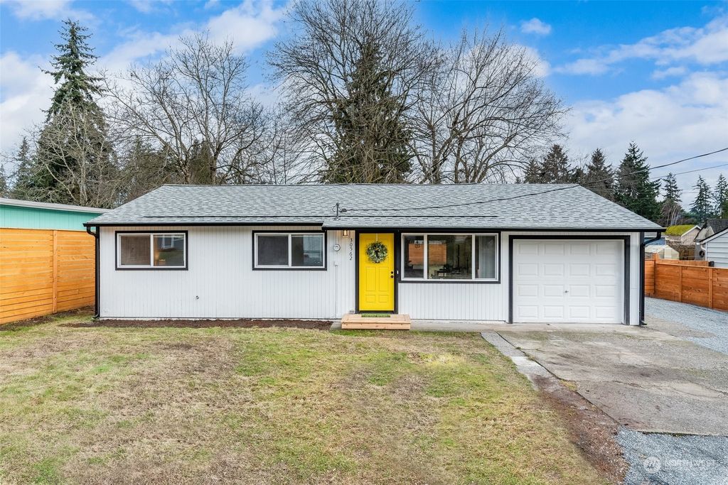 Photo of 30562 4th Avenue SW, Federal Way, WA 98023 (MLS # 2024318)