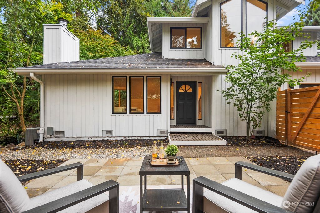 Photo of 9701 45th Avenue NE, Seattle, WA 98115 (MLS # 2295045)