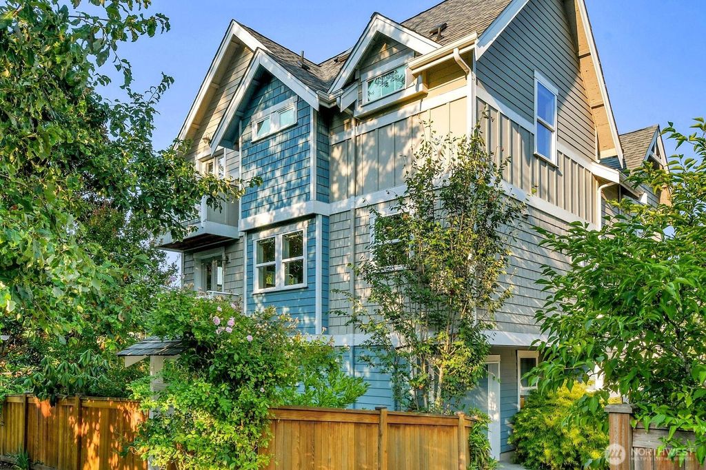 Photo of 1828 27th Avenue #B, Seattle, WA 98122 (MLS # 2428597)