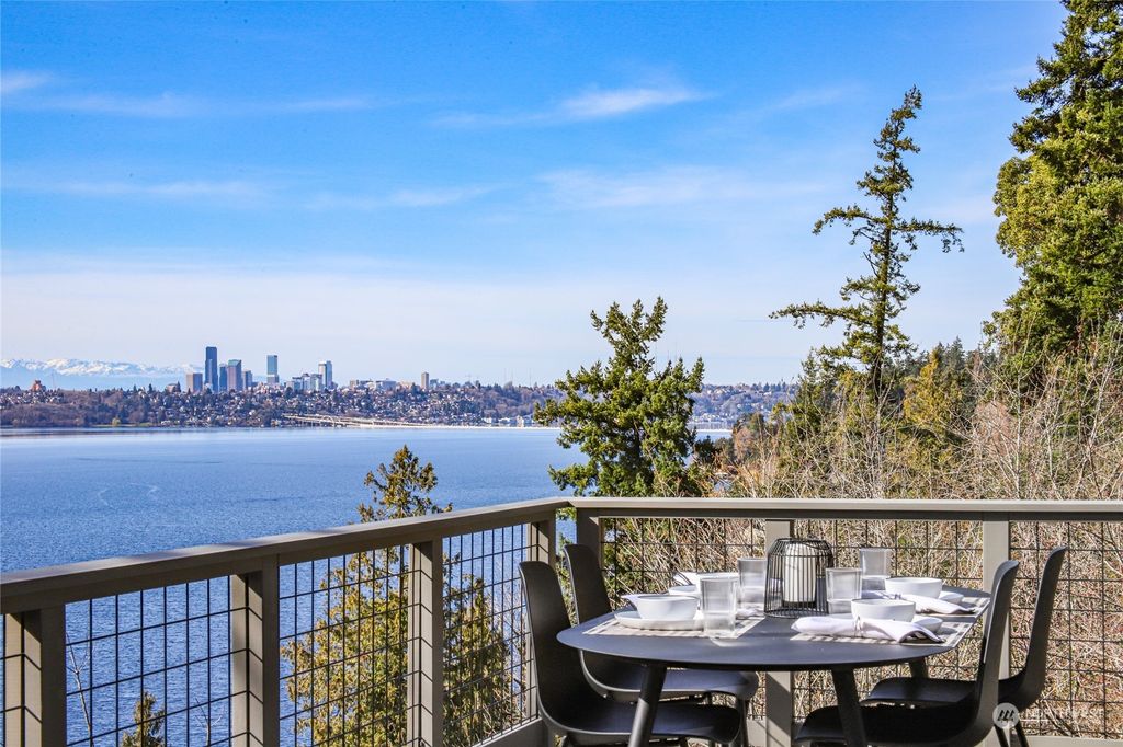 Photo of 8106 SE 44th Street, Mercer Island, WA 98040 (MLS # 2211406)