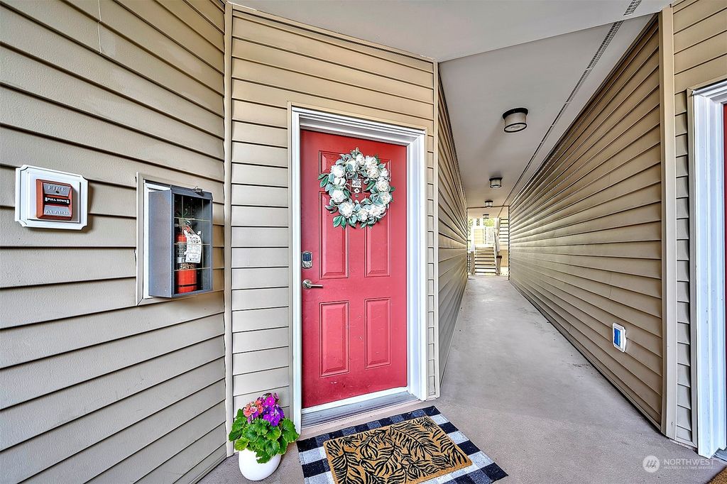 Photo of 15300 112th Avenue NE #C203, Bothell, WA 98011 (MLS # 2052363)