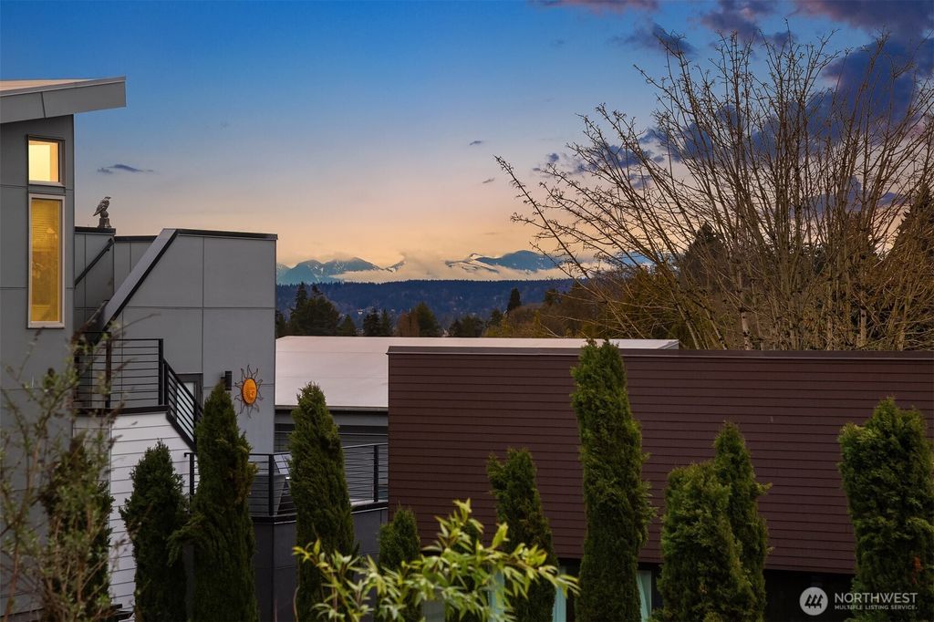 Photo of 1812 25th Avenue #A, Seattle, WA 98122 (MLS # 2344100)