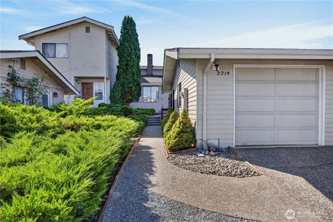Photo of 2214 E Fulton ST, Mount Vernon, WA 98273 (MLS # 2578670)