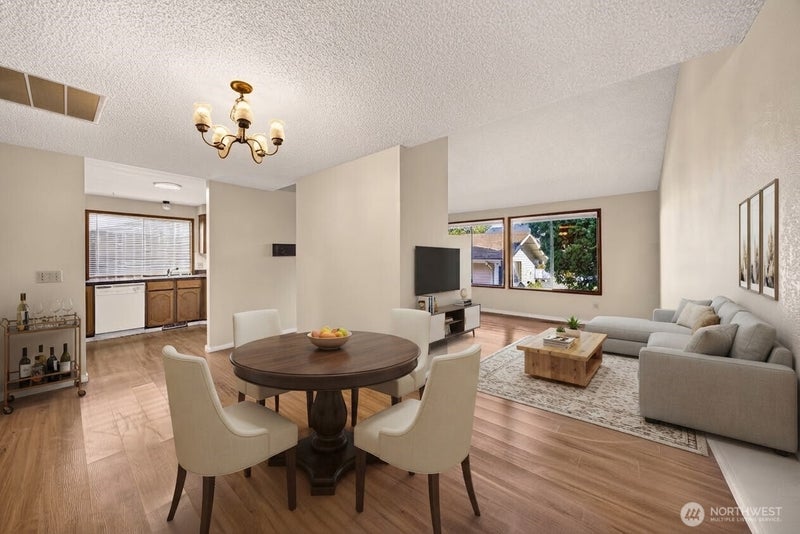 2214 E Fulton