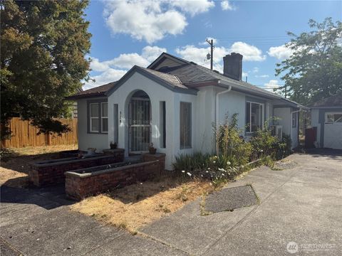 Photo of 526 Hillkress Street, Centralia, WA 98531 (MLS # 2441960)