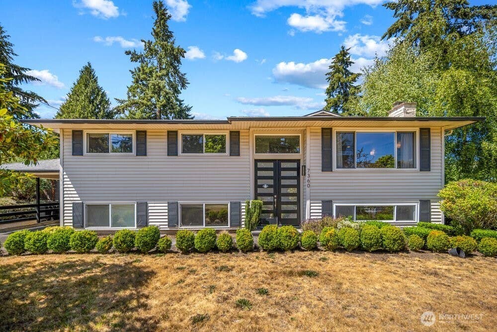 Photo of 7360 NE 145th Place, Kenmore, WA 98028 (MLS # 2572978)