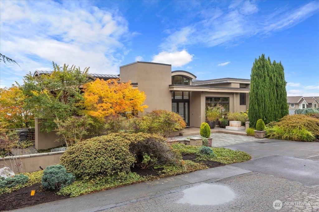 Photo of 5607 104th Avenue NE, Kirkland, WA 98033 (MLS # 2593441)