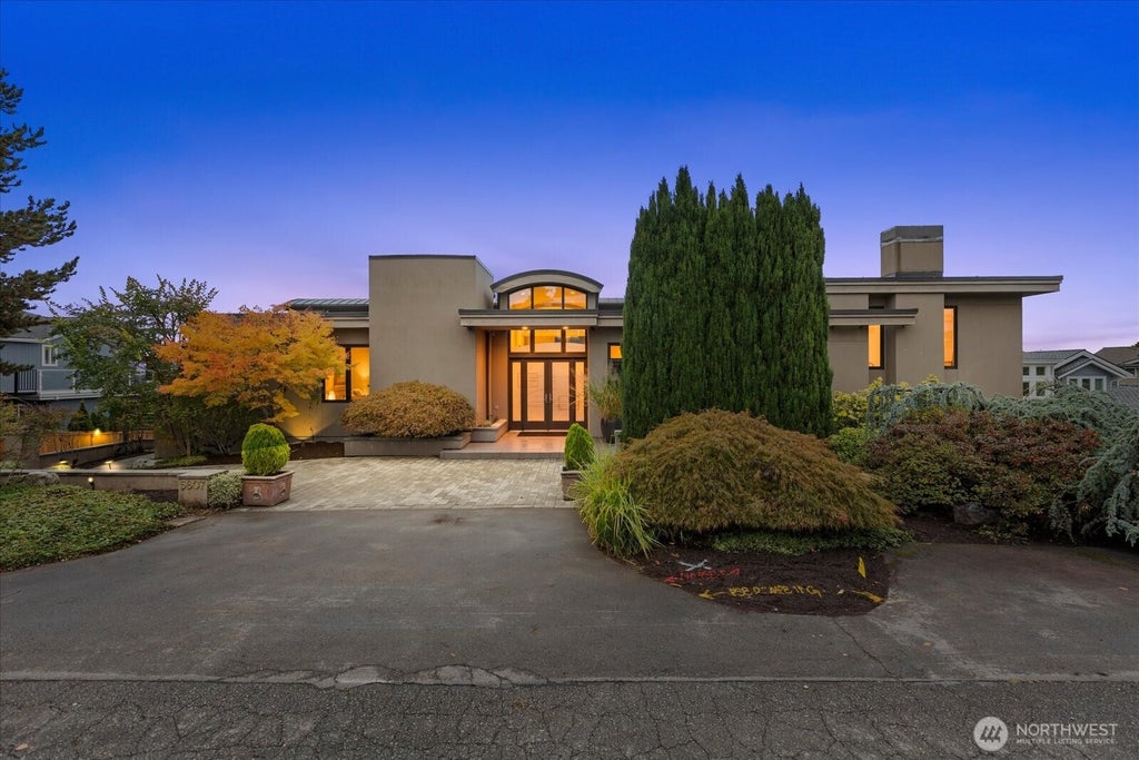 Photo of 5607 104th Avenue NE, Kirkland, WA 98033 (MLS # 2593441)