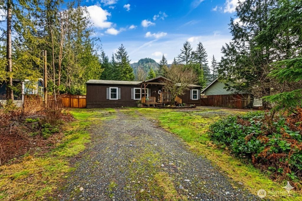 Photo of 172 Sprague Valley Drive, Maple Falls, WA 98266 (MLS # 2479475)