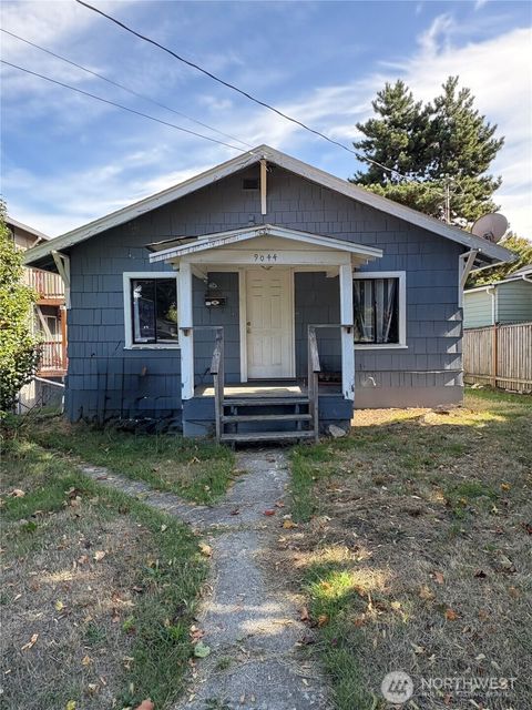 Photo of 9044 9th Avenue SW, Seattle, WA 98106 (MLS # 2441026)